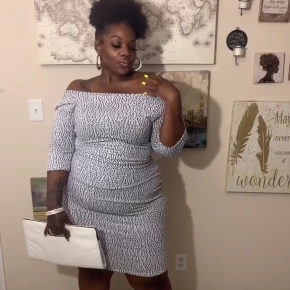 Hot off the shoulder dress 🥵 - Picture 1 of 1